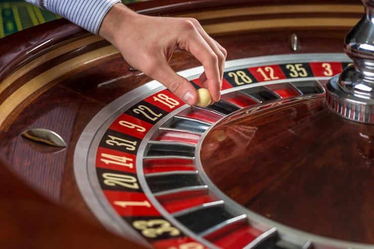 Antarmuka permainan Dragon Hatch di slot 7777 menunjukkan simbol naga dan telur emas